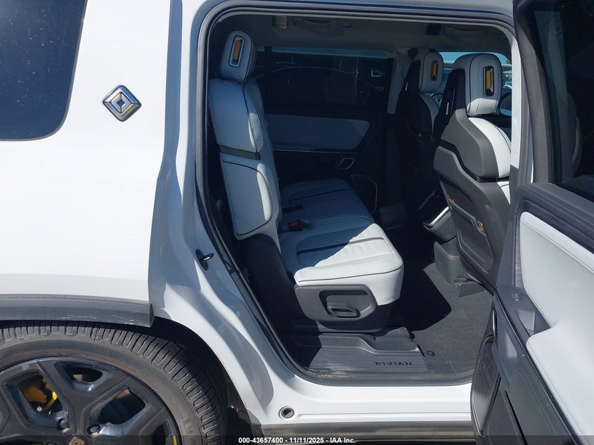 2024 Rivian R1S Adventure Quad Motor Large Pack VIN: 7PDSGABA0RN038658 Lot: 43657400