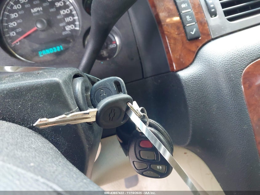 2007 Chevrolet Suburban 1500 Lt VIN: 1GNFC16077J326498 Lot: 43657422