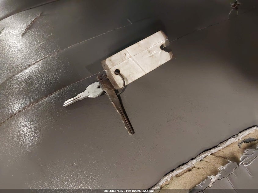 2001 Chevrolet Express VIN: 1GCFG25W911173770 Lot: 43657435