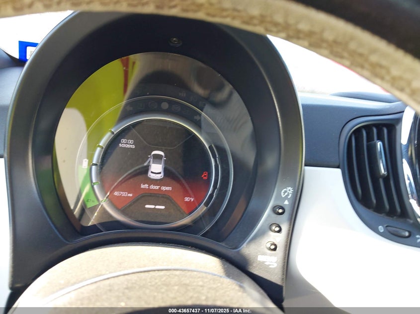 2016 Fiat 500E Battery Electric VIN: 3C3CFFGEXGT121992 Lot: 43657437