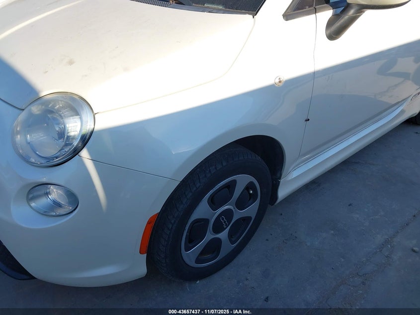 2016 Fiat 500E Battery Electric VIN: 3C3CFFGEXGT121992 Lot: 43657437