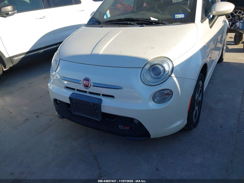 2016 Fiat 500E Battery Electric VIN: 3C3CFFGEXGT121992 Lot: 43657437