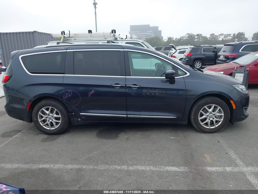 2020 Chrysler Pacifica Touring L VIN: 2C4RC1BGXLR277070 Lot: 43657438
