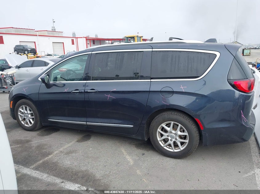 2020 Chrysler Pacifica Touring L VIN: 2C4RC1BGXLR277070 Lot: 43657438