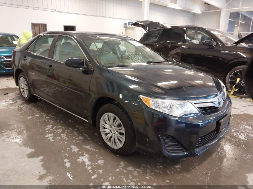 TOYOTA CAMRY HYBRID LE