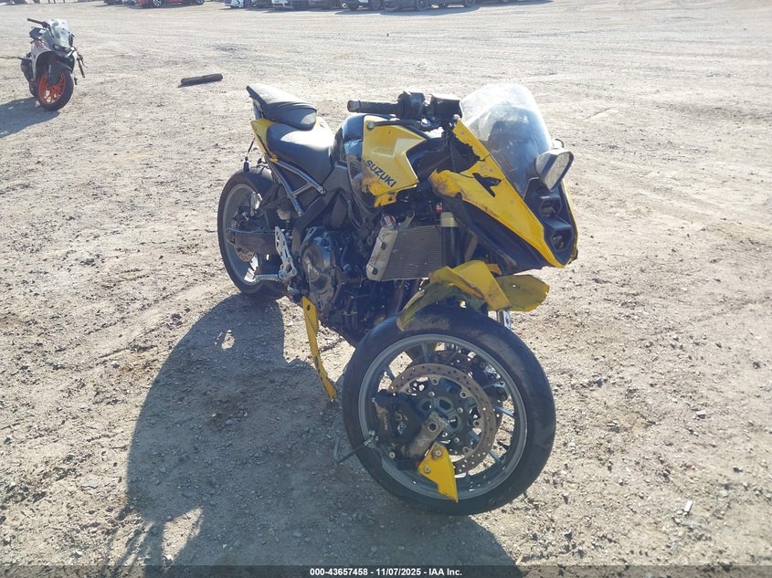 2024 SUZUKI GSX800 F - JS1EM13B4R7100307