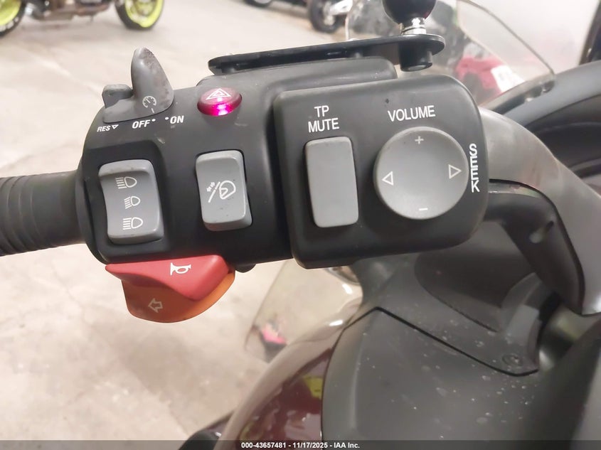 WB10555A7XZD71646 1999 BMW K 1200 photo no. 15