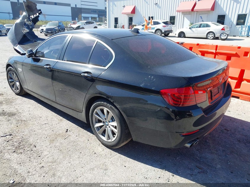 WBA5A7C55FD621803 2015 BMW 5ER photo no. 3