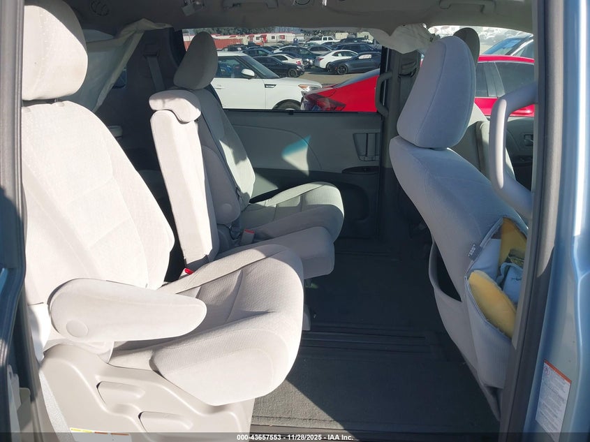 2016 Toyota Sienna Le 8 Passenger VIN: 5TDKK3DC3GS761122 Lot: 43657553