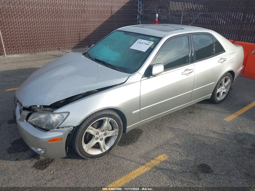 JTHBD182910002144 2001 LEXUS IS photo no. 2