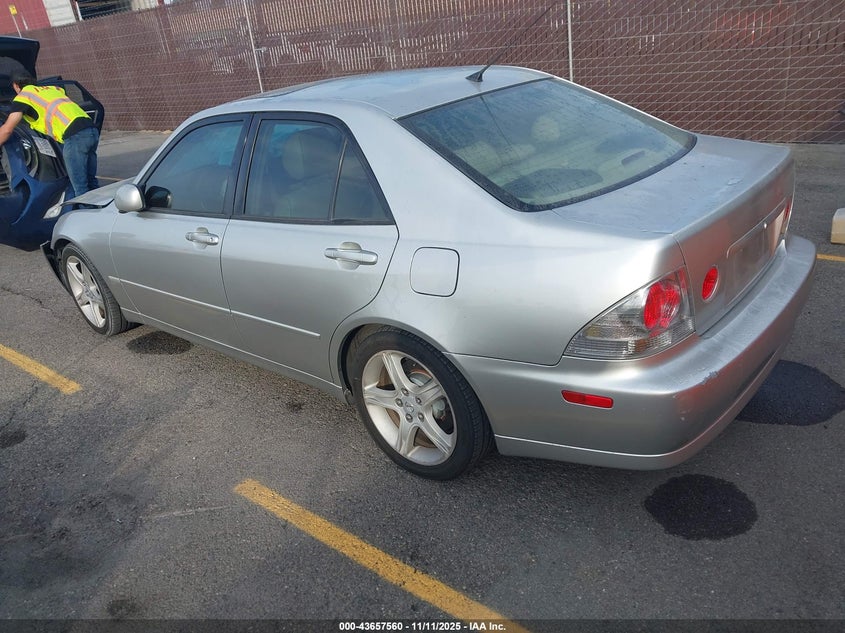 JTHBD182910002144 2001 LEXUS IS photo no. 3