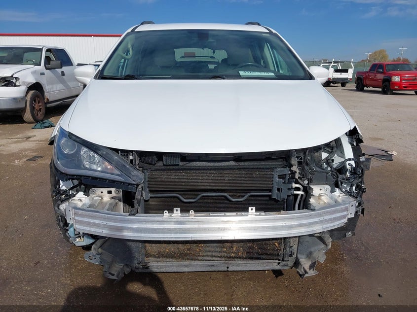 2017 Chrysler Pacifica Touring-L VIN: 2C4RC1BG6HR719981 Lot: 43657678