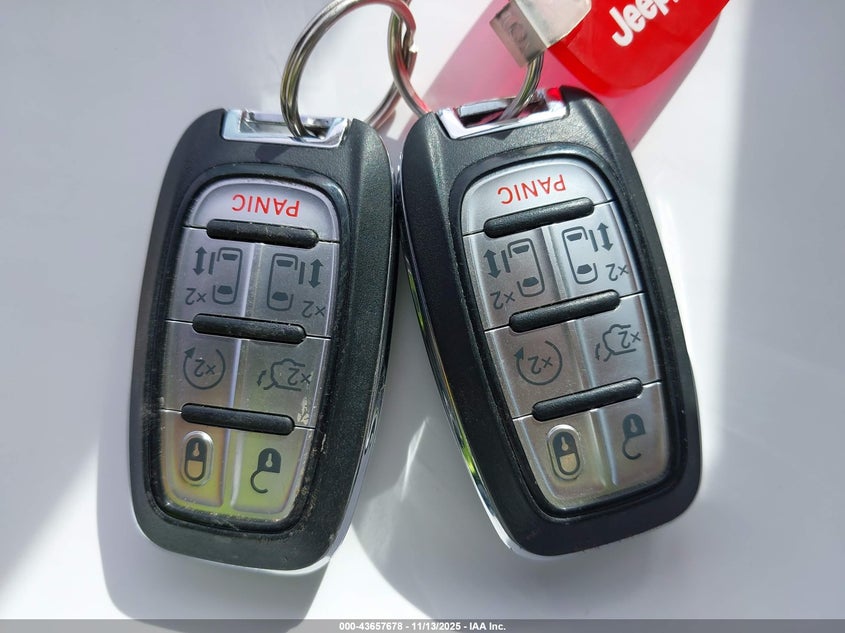 2017 Chrysler Pacifica Touring-L VIN: 2C4RC1BG6HR719981 Lot: 43657678