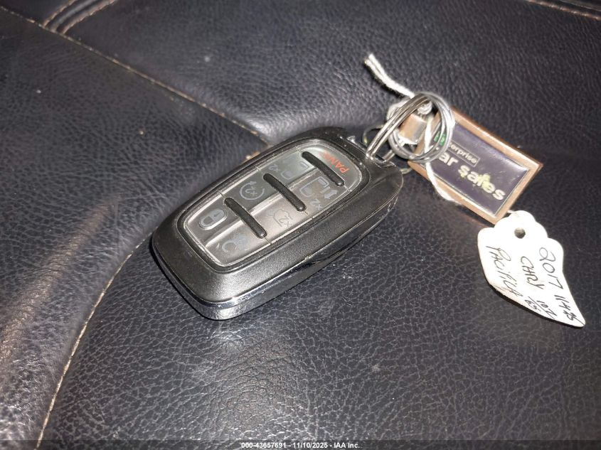 2017 Chrysler Pacifica Touring-L VIN: 2C4RC1BGXHR687889 Lot: 43657691