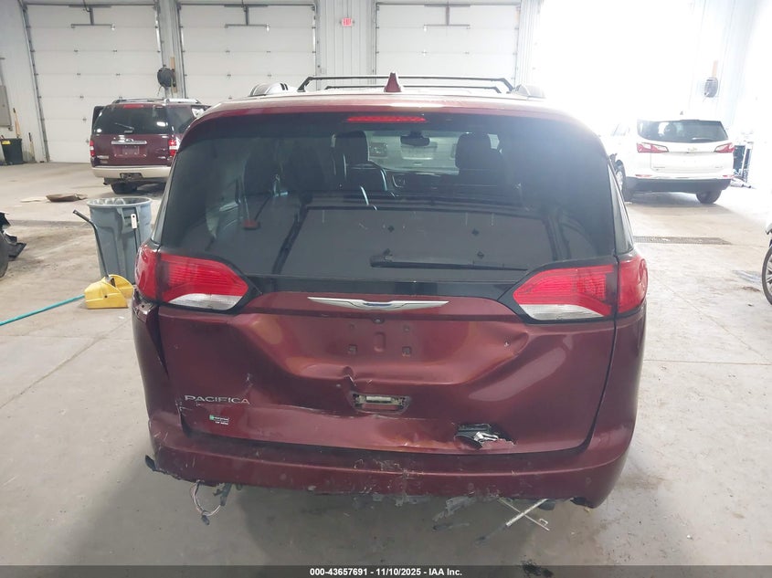 2017 Chrysler Pacifica Touring-L VIN: 2C4RC1BGXHR687889 Lot: 43657691