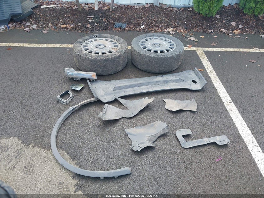 2023 Tesla Model Y Awd/Long Range Dual Motor All-Wheel Drive VIN: 7SAYGDEE1PF792412 Lot: 43657806