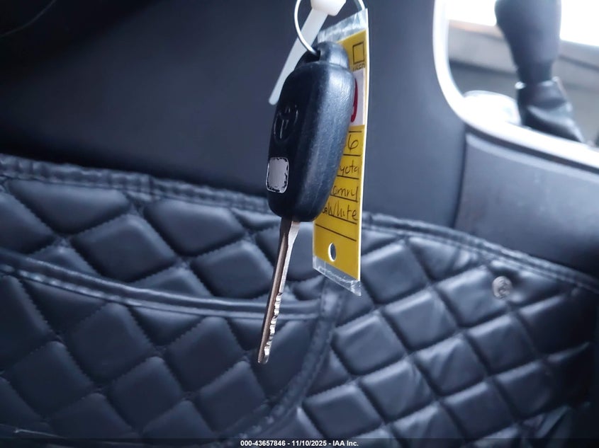 2016 TOYOTA CAMRY SE 4T1BF1FK0GU502656