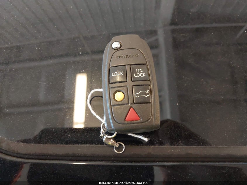 2006 Volvo S60 2.5T VIN: YV1RH592662532667 Lot: 43657860