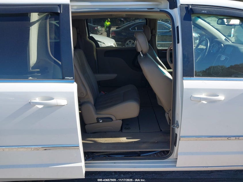 2013 Chrysler Town & Country Touring VIN: 2C4RC1BGXDR653221 Lot: 43657909