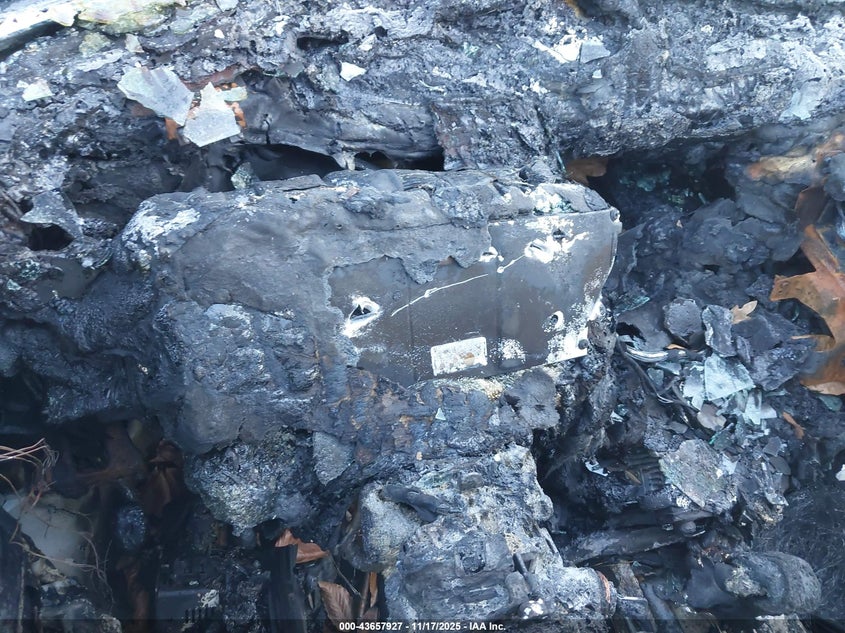 1998 Lincoln Continental VIN: 1LNLM97V3WY602890 Lot: 43657927