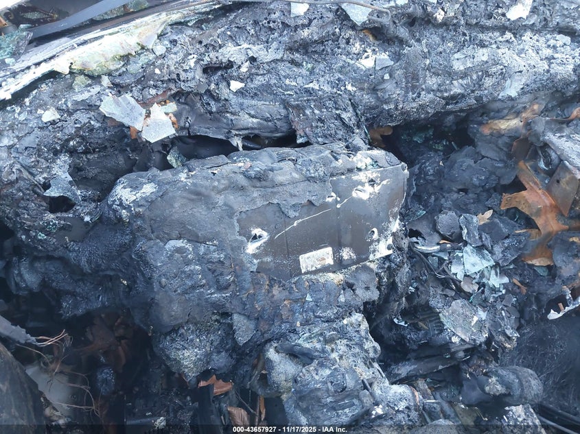 1998 Lincoln Continental VIN: 1LNLM97V3WY602890 Lot: 43657927