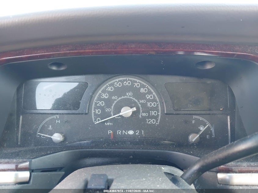 2004 Lincoln Town Car Signature VIN: 1LNHM81W14Y612400 Lot: 43657974