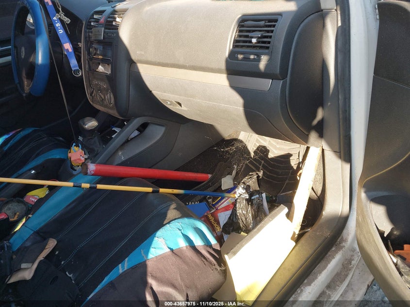 2007 Volkswagen Rabbit 4-Door VIN: WVWDS71K27W235706 Lot: 43657975