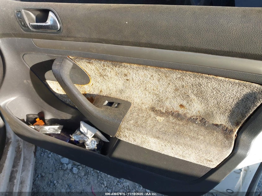 2007 Volkswagen Rabbit 4-Door VIN: WVWDS71K27W235706 Lot: 43657975