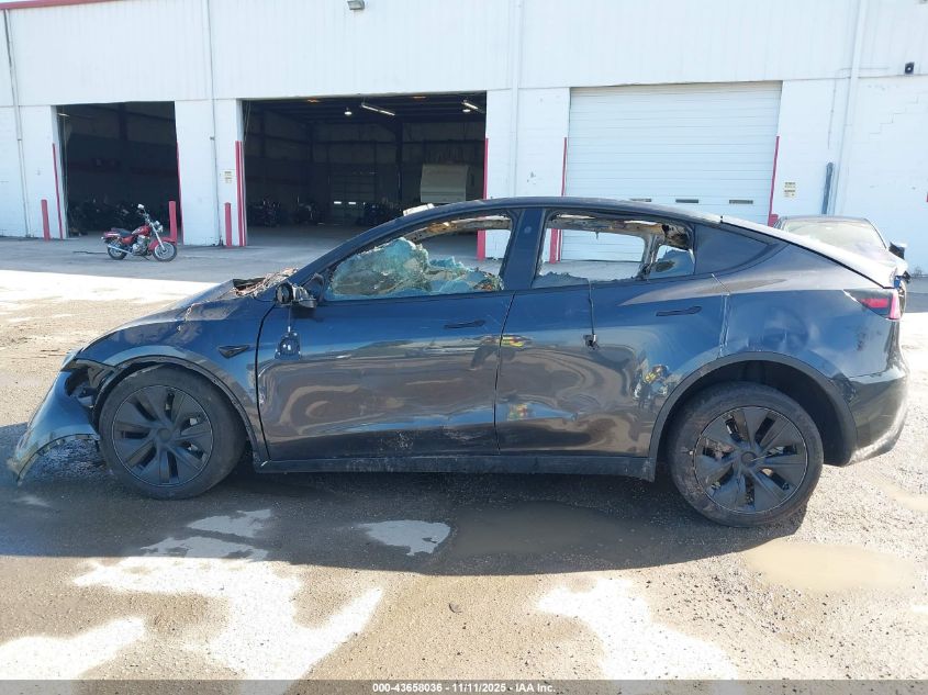 2025 Tesla Model Y Long Range Dual Motor Rear-Wheel Drive VIN: 7SAYGDED2SF262756 Lot: 43658036