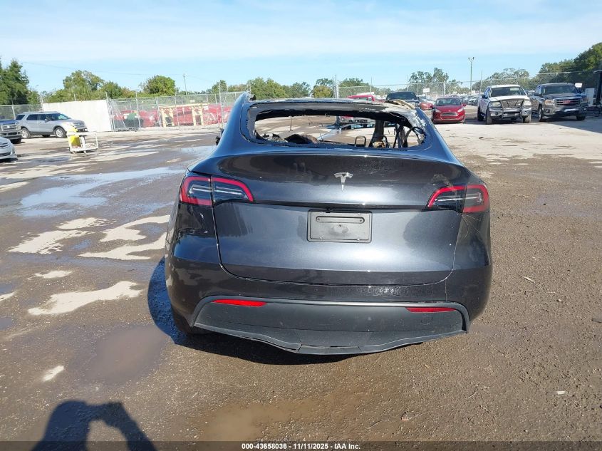 2025 Tesla Model Y Long Range Dual Motor Rear-Wheel Drive VIN: 7SAYGDED2SF262756 Lot: 43658036