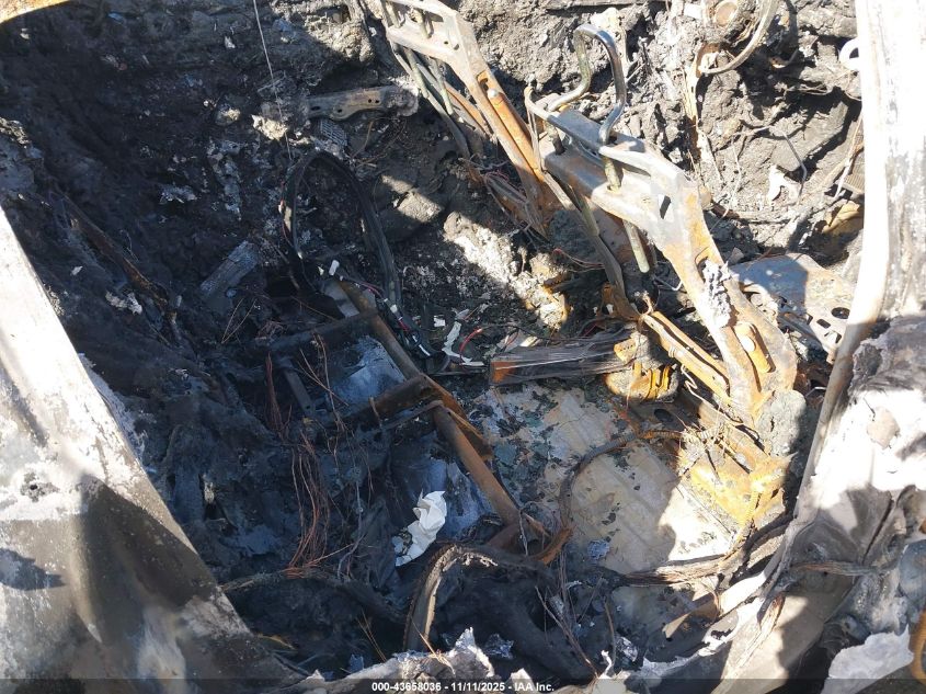 2025 Tesla Model Y Long Range Dual Motor Rear-Wheel Drive VIN: 7SAYGDED2SF262756 Lot: 43658036