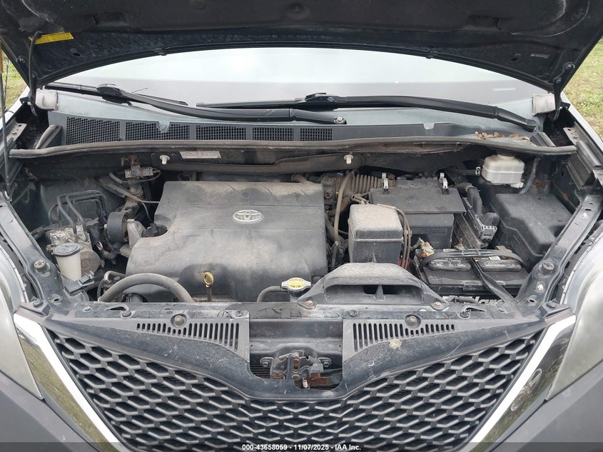 2013 TOYOTA SIENNA SE 8 PASSENGER 5TDXK3DC5DS310775