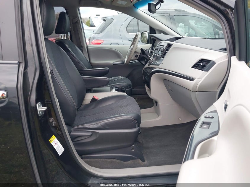 2013 TOYOTA SIENNA SE 8 PASSENGER 5TDXK3DC5DS310775