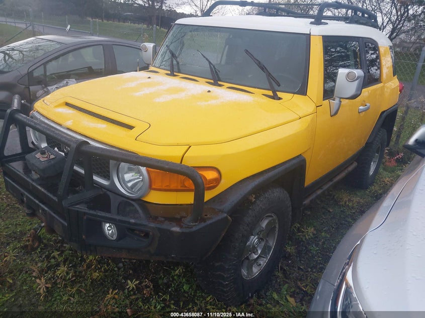 JTEBU11F98K003318 2008 TOYOTA FJ CRUISER photo no. 2
