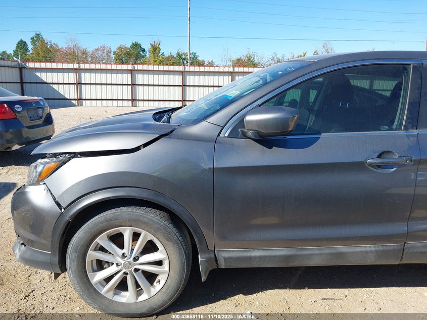 JN1BJ1CP7HW035795 2017 NISSAN ROGUE photo no. 14