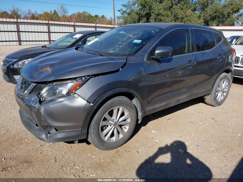 JN1BJ1CP7HW035795 2017 NISSAN ROGUE photo no. 2