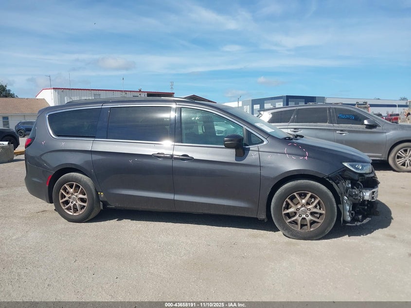 2022 Chrysler Pacifica Touring L VIN: 2C4RC1BG8NR109849 Lot: 43658191