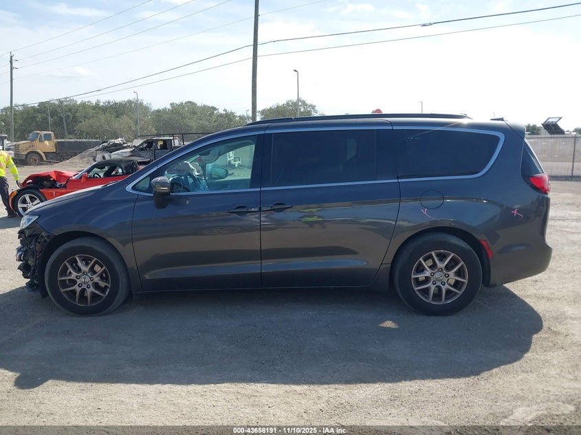 2022 Chrysler Pacifica Touring L VIN: 2C4RC1BG8NR109849 Lot: 43658191