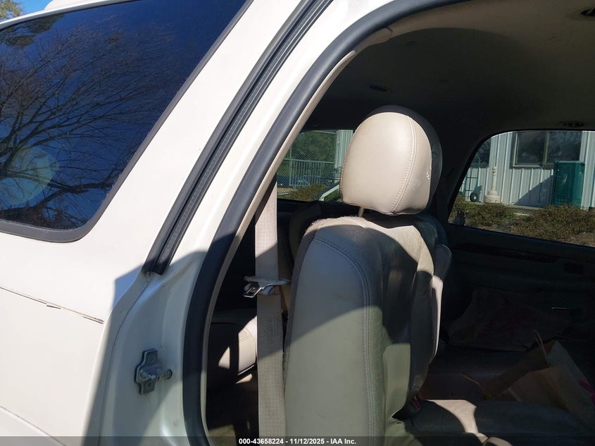 2004 Cadillac Escalade Standard VIN: 1GYEC63T34R290686 Lot: 43658224