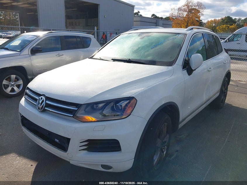 WVGFF9BP6BD003726 2011 VOLKSWAGEN TOUAREG photo no. 2