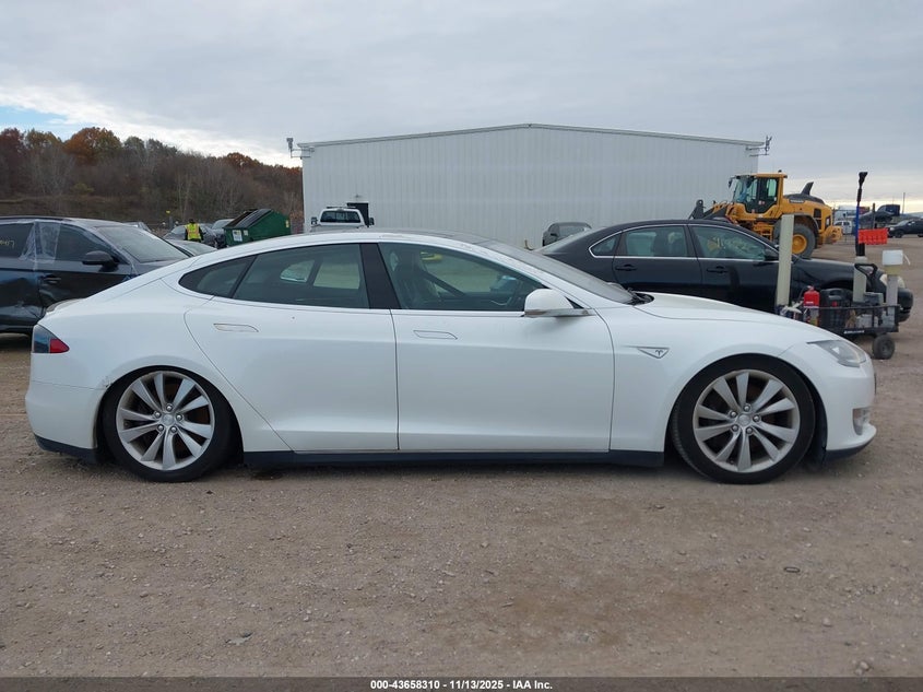 2012 Tesla Model S Performance/Signature Performance VIN: 5YJSA1DP0CFS01096 Lot: 43658310