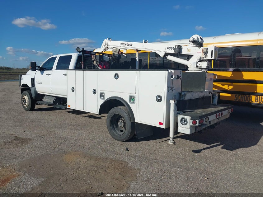 1HTKJPVM3KH827413 2019 CHEVROLET SILVERADO photo no. 3