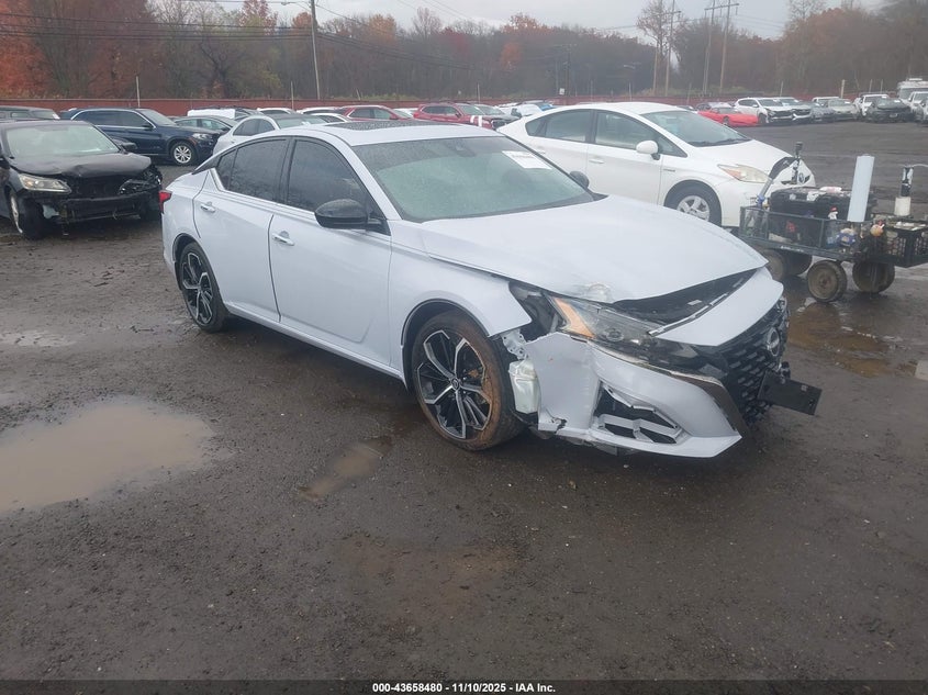 NISSAN ALTIMA SR FWD