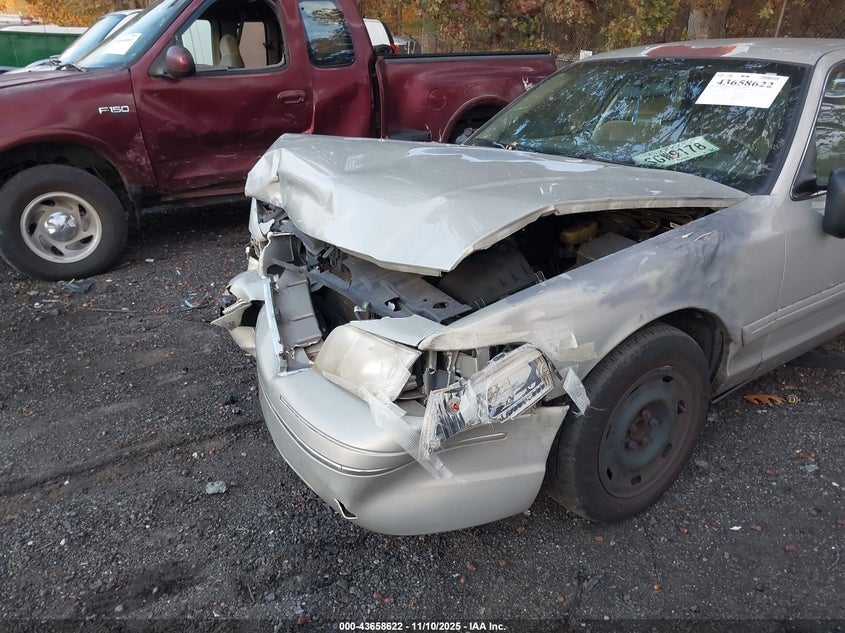 2003 Ford Crown Victoria Standard VIN: 2FAFP73W83X208718 Lot: 43658622