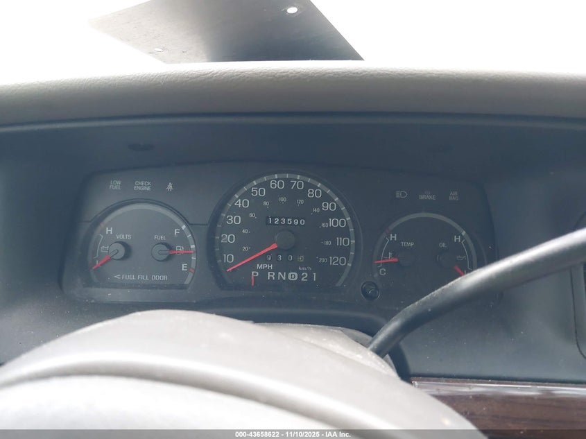 2003 Ford Crown Victoria Standard VIN: 2FAFP73W83X208718 Lot: 43658622