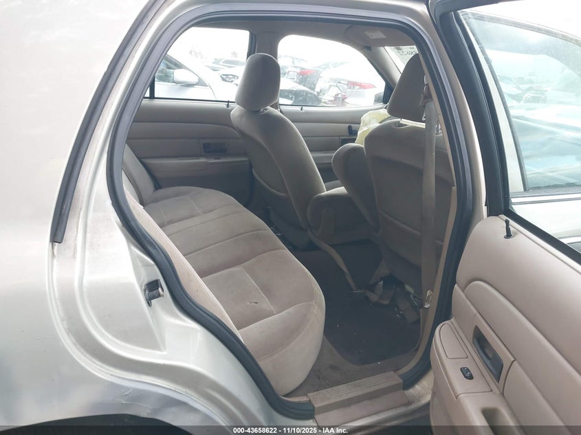 2003 Ford Crown Victoria Standard VIN: 2FAFP73W83X208718 Lot: 43658622