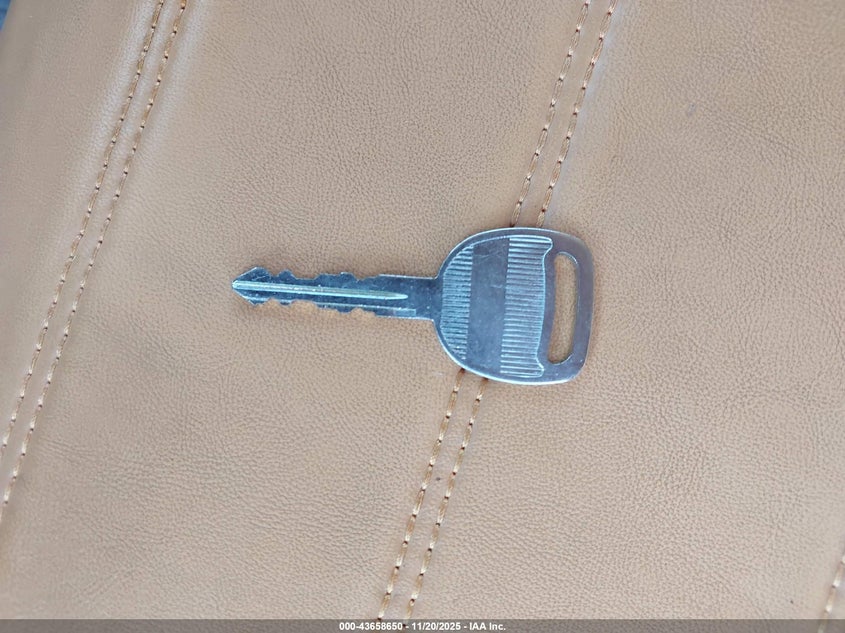 2002 Chevrolet Suburban 1500 Lt VIN: 1GNEC16Z62J116543 Lot: 43658650