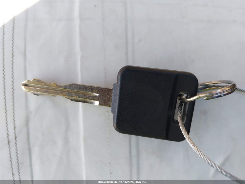 2000 Nissan Maxima Gle/Gxe/Se VIN: JN1CA31A0YT021835 Lot: 43658666