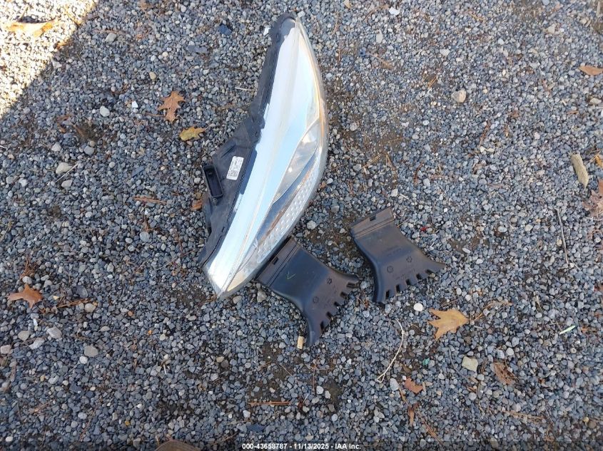 2017 Ford Focus Se VIN: 1FADP3K22HL242348 Lot: 43658787