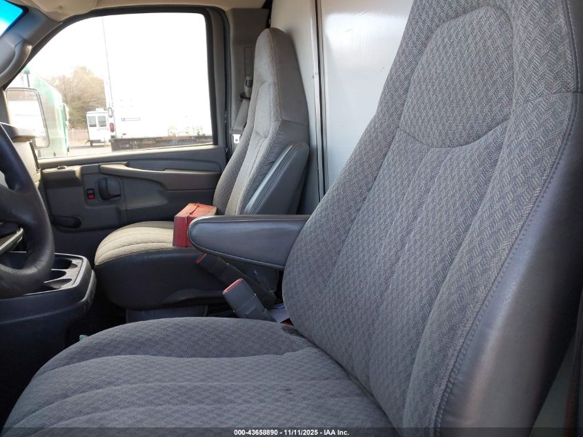 2007 Chevrolet Express Cutaway Work Van VIN: 1GBHG31U071100013 Lot: 43658890